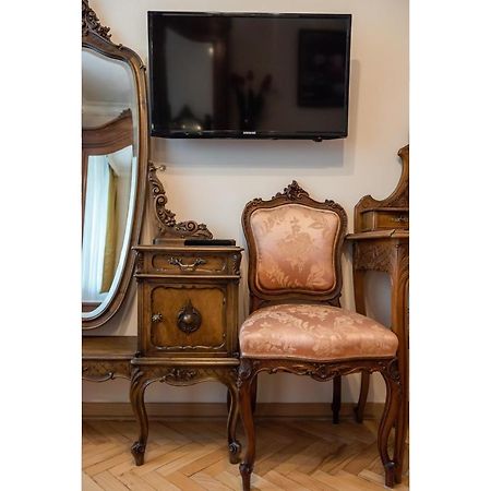 Downtown Antique Apartment Warschau Buitenkant foto
