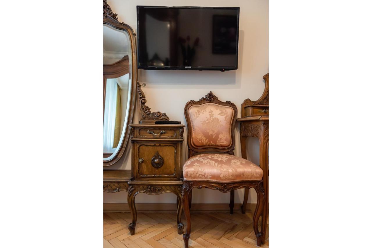 Downtown Antique Apartment Warschau Buitenkant foto