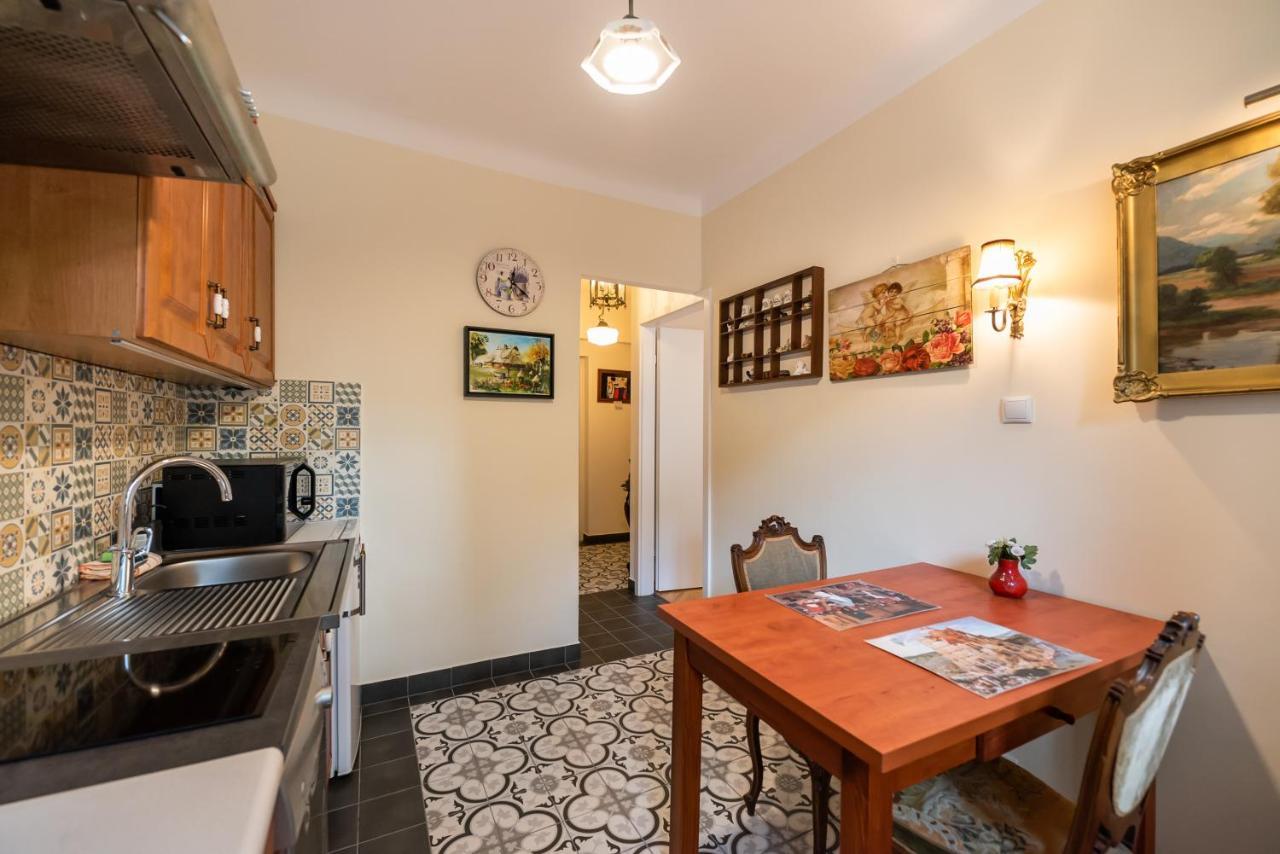 Downtown Antique Apartment Warschau Buitenkant foto