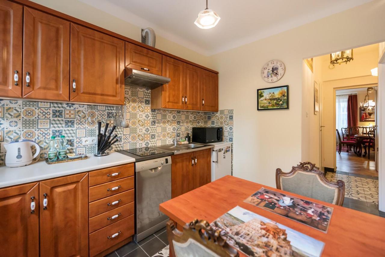 Downtown Antique Apartment Warschau Buitenkant foto