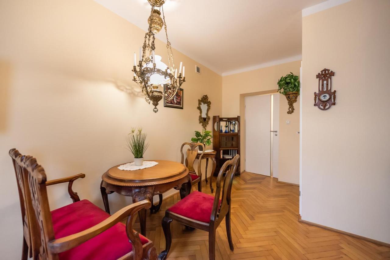 Downtown Antique Apartment Warschau Buitenkant foto