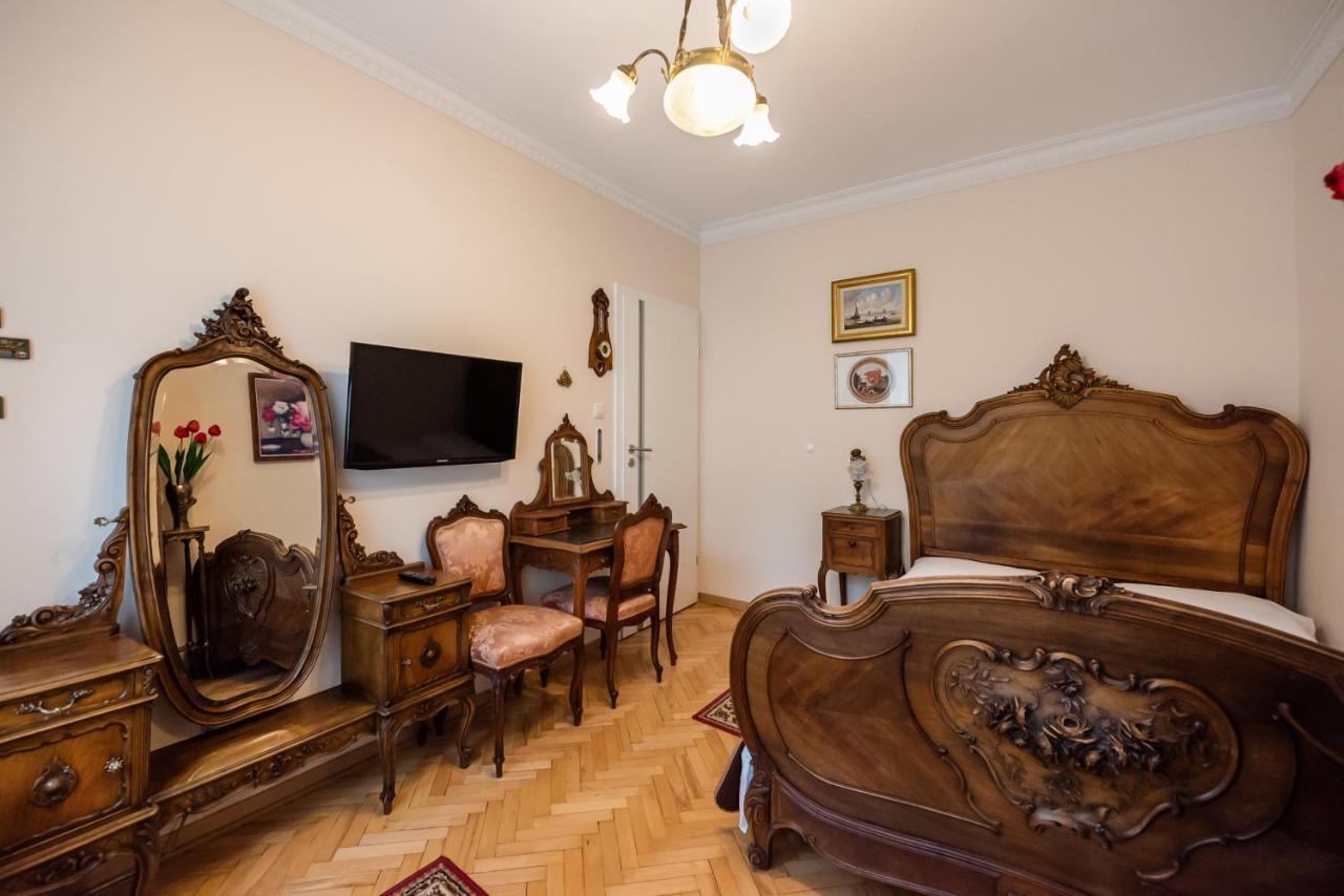 Downtown Antique Apartment Warschau Buitenkant foto