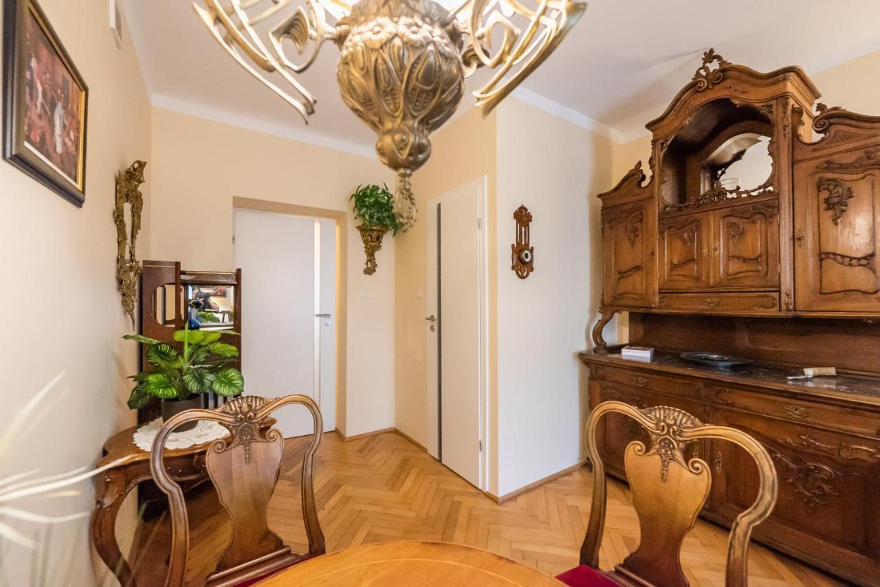 Downtown Antique Apartment Warschau Buitenkant foto