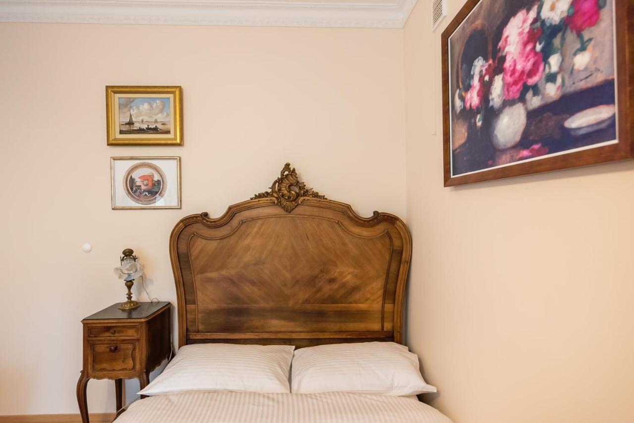 Downtown Antique Apartment Warschau Buitenkant foto