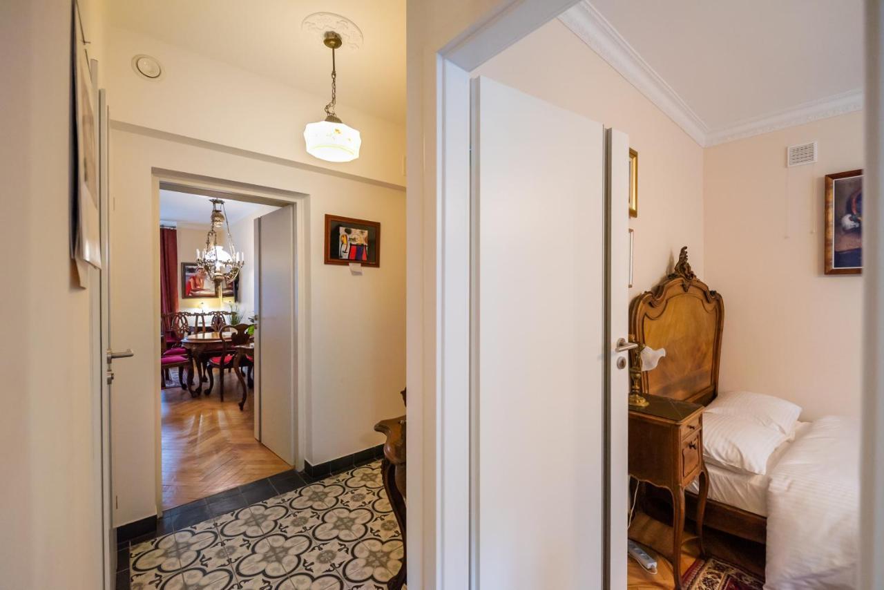 Downtown Antique Apartment Warschau Buitenkant foto